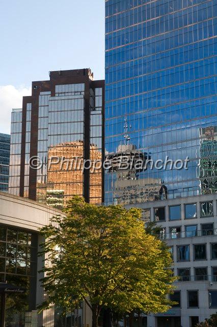 canada colombie britannique 24.JPG - Reflet de la Harbour Centre Tower, Vancouver, Colombie-Britannique, Canada